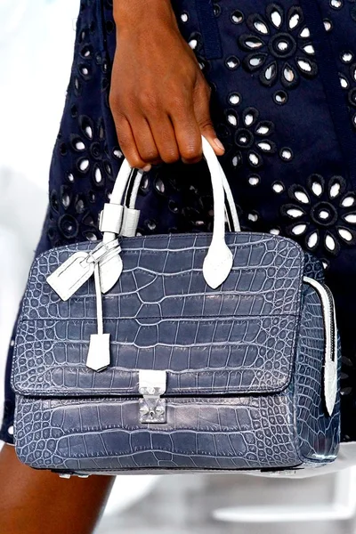 Look 49